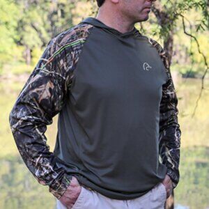 Ducks Unlimited Green Camo Men's Size L Long Sleeve Dry Fit Hooded Hunting Tee